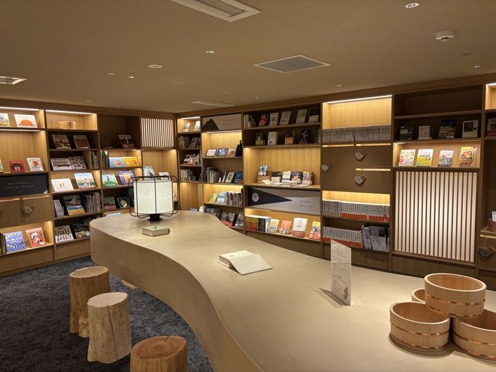 本屋さんもあります