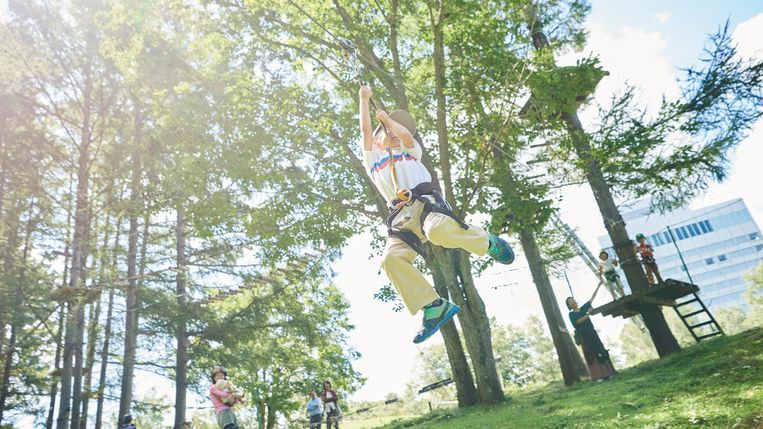 グリーンシーズンはアクティビティが盛んな水上！キャンプやトレッキング、ジップランなど山ならではの楽しみが満載！