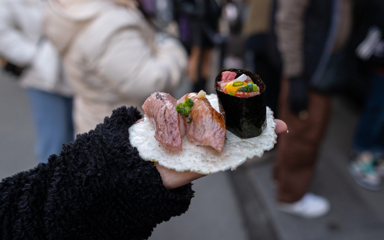 休日は食べ歩きも楽しめます！