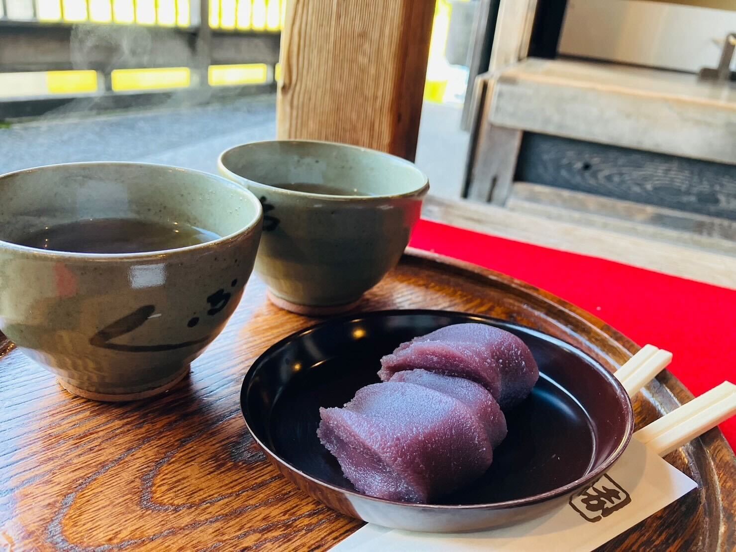 三重県の伊勢名物である赤福餅です。﻿来た際には是非ご賞味ください。