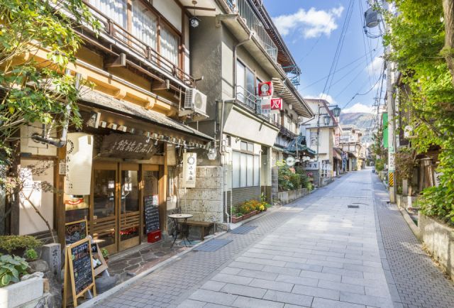 湯田中温泉街にある旅館でお仕事していただきます