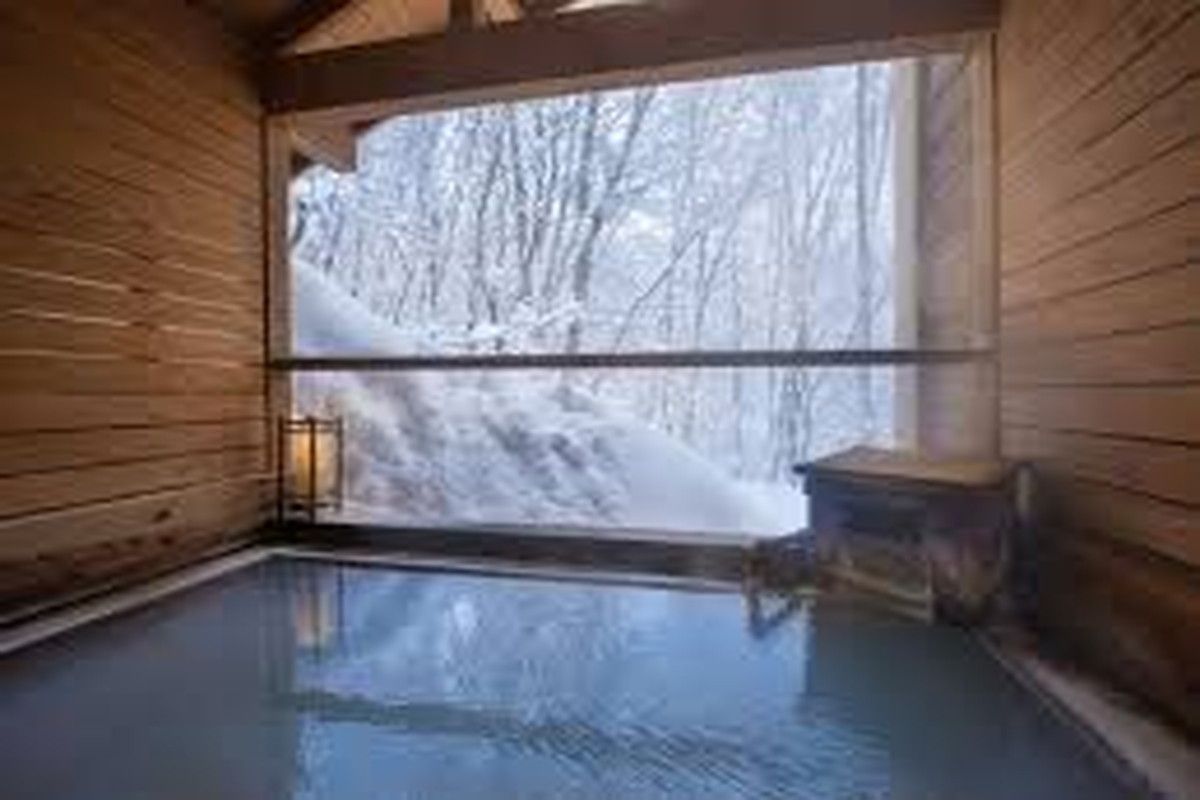 冬は雪見風呂も