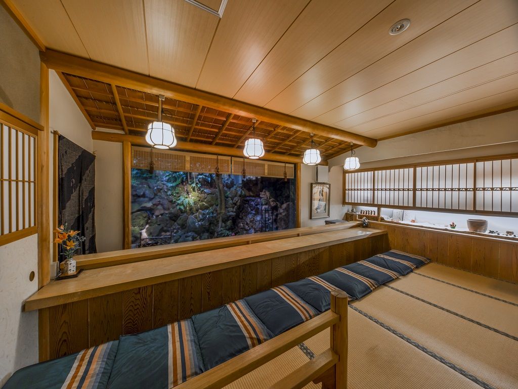 旅館フロント　こちらでのお客様案内業務もございます。