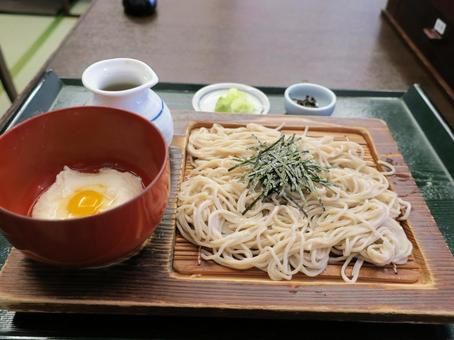 自然薯そばが大人気！行列ができる店も多いです。