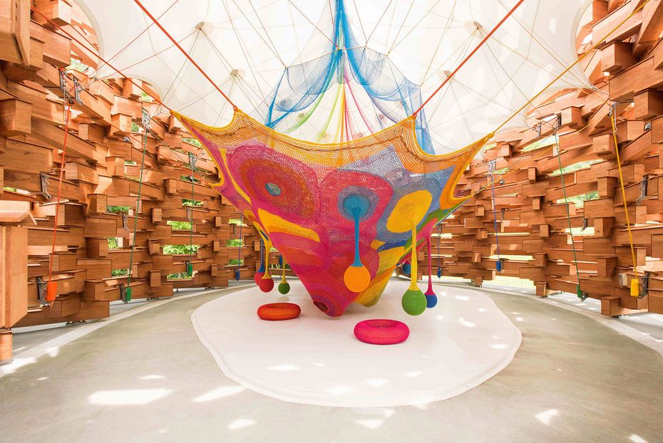 「箱根　彫刻の森美術館」----- 日本初の野外美術館！　自然とアートが一体となった空間で、散策しながら約120点の近現代彫刻を楽しめる　-----
