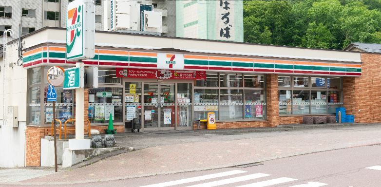 コンビニも徒歩圏内！