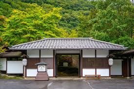 【施設外観】和をモチーフにした入り口