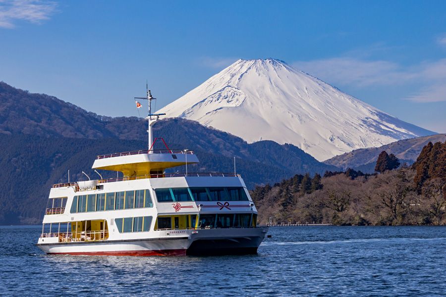「箱根遊船 SORAKAZE」-----湖上から眺める富士山や箱根神社の鳥居は絶景。-----