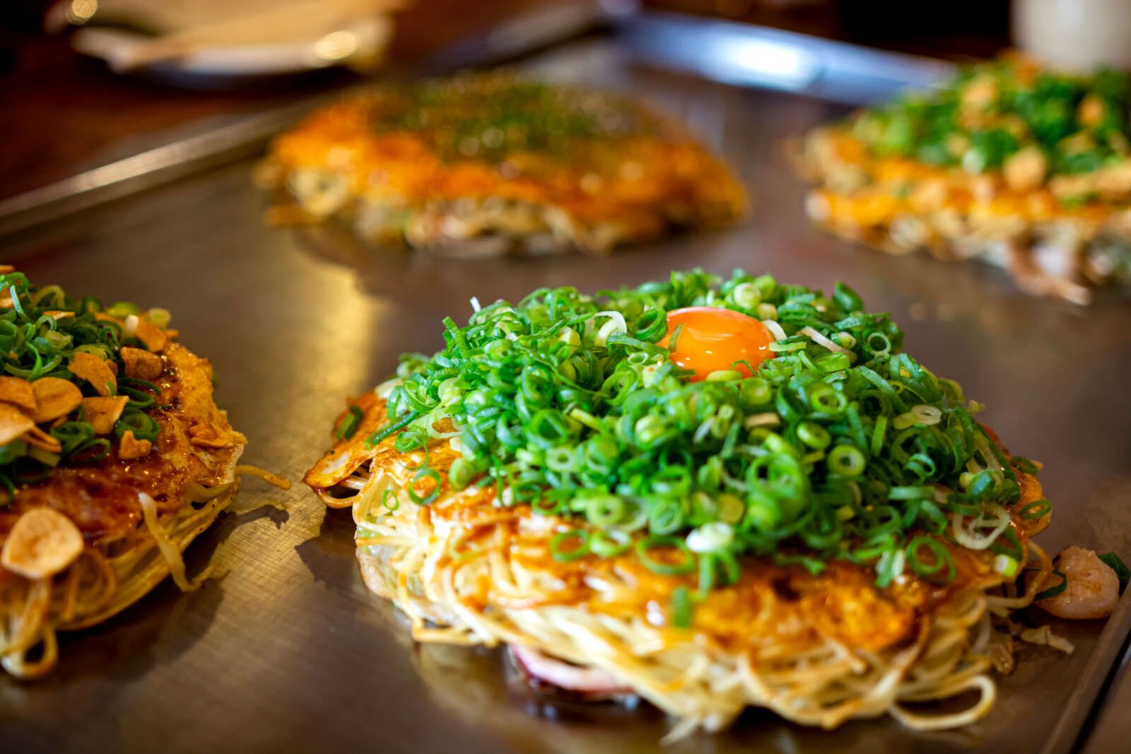 広島グルメ！広島風お好み焼きです。
