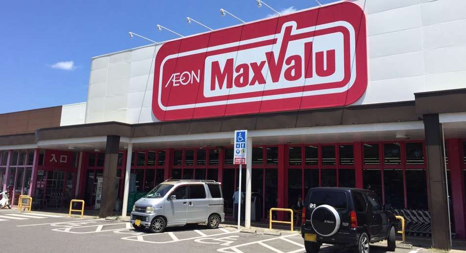 スーパーもあるので安心です　是非かりゆし買って帰ってください