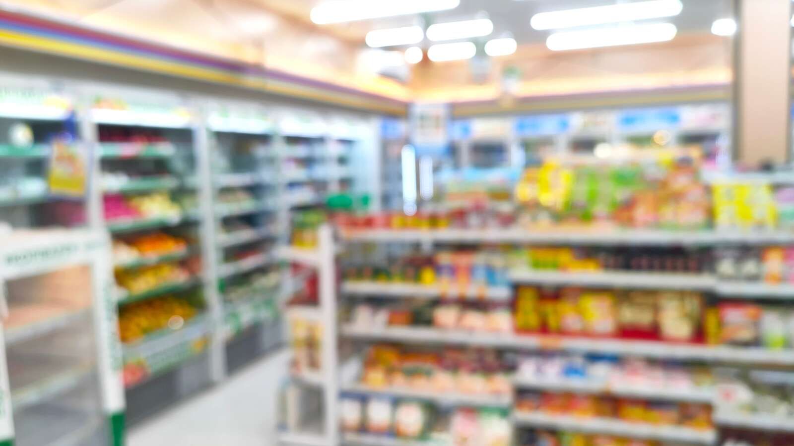 スーパー、コンビニ徒歩15～20分です！