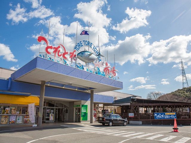 『とれとれ市場』　新鮮な海鮮料理が多数楽しめますよ！