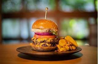 【BOX BURGER　箱根湯本店】和敬清寂をコンセプトに提供される相州牛の至極のハンバーガーが美味しすぎる♪