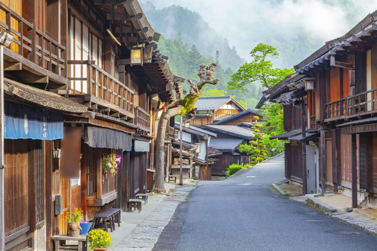 昔ながらの街並みも人気のポイント！