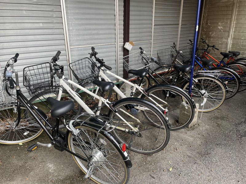 無料貸与の自転車（電動アシスト有）で、休日の散策が可能です。