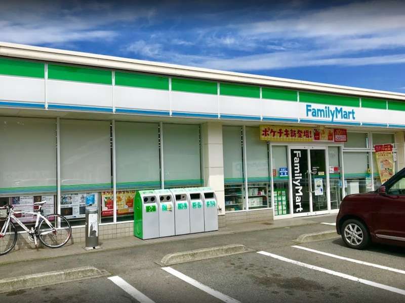 徒歩圏内にコンビニあり