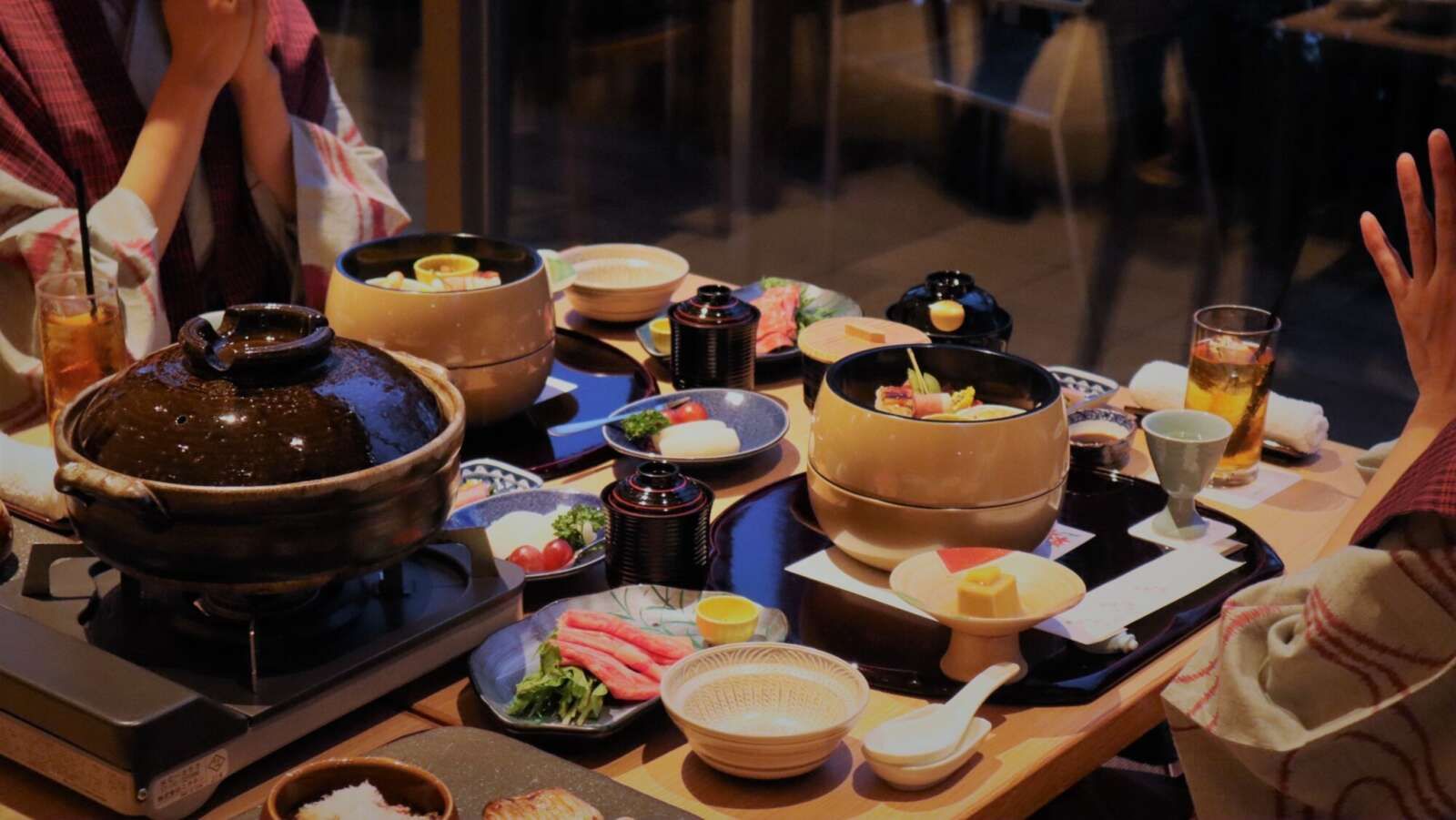 『夕食例』懐石料理の提供となります。