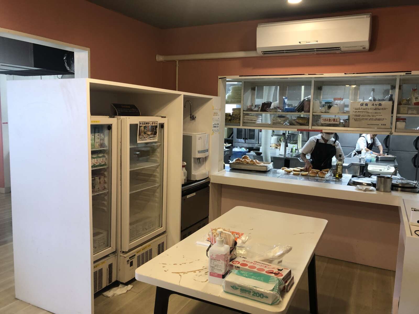 従業員食堂の様子