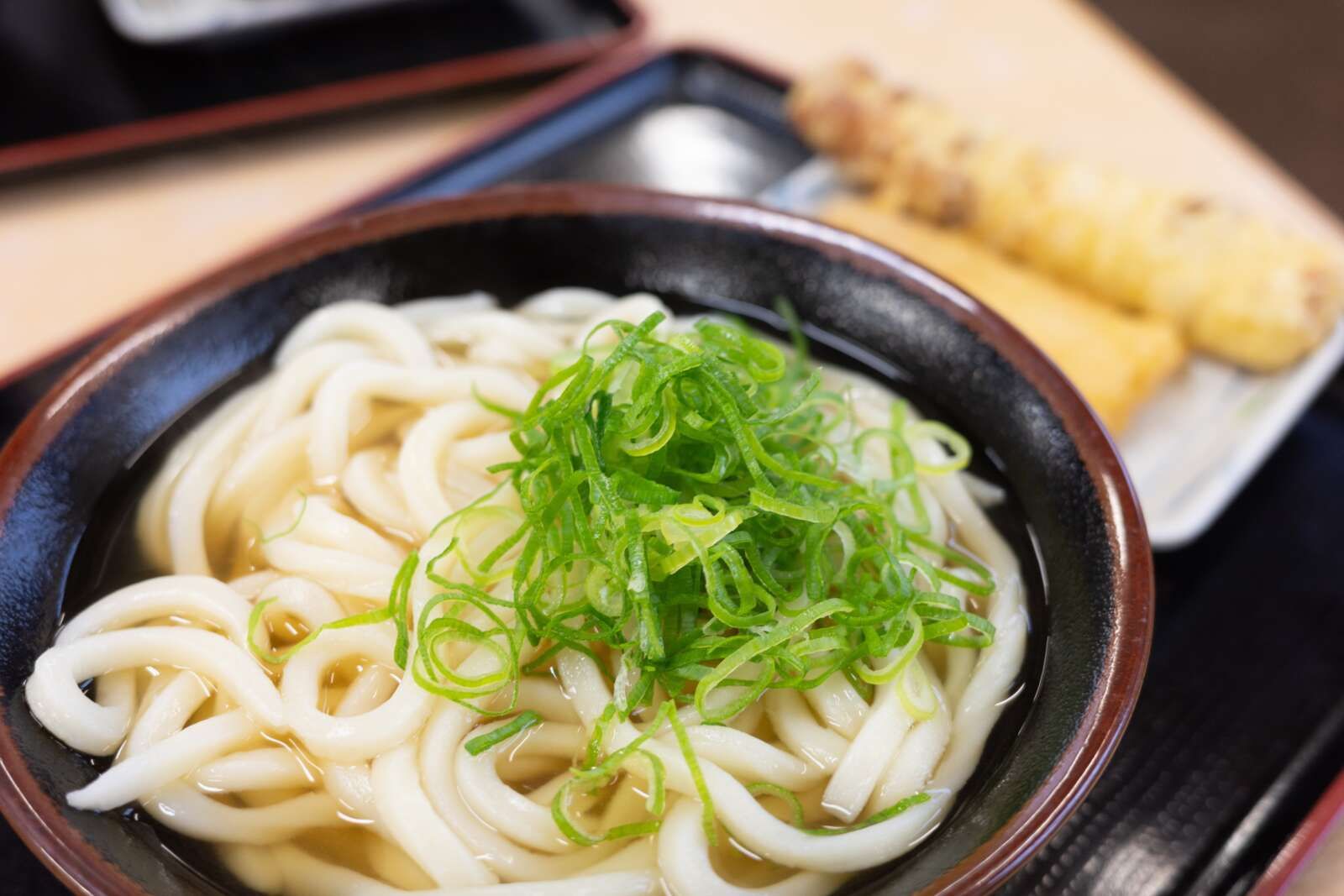 数えきれないほどのうどん屋さんがあります！