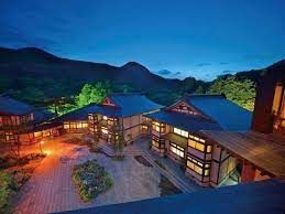 山の神様を祀る「山祇神社」がこの地にあることから山の神温泉と名付けられた