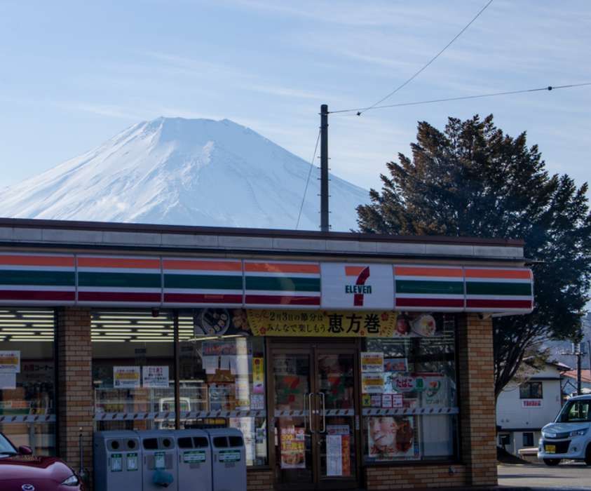 寮付近のコンビニ（車で5分）