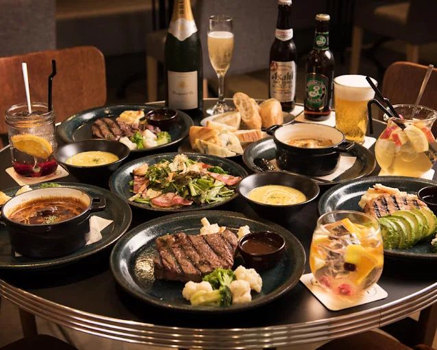 様々なグリル料理を提供