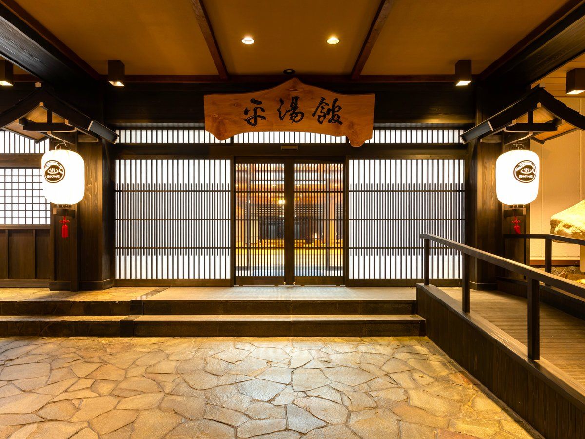 大看板が目立つ玄関
