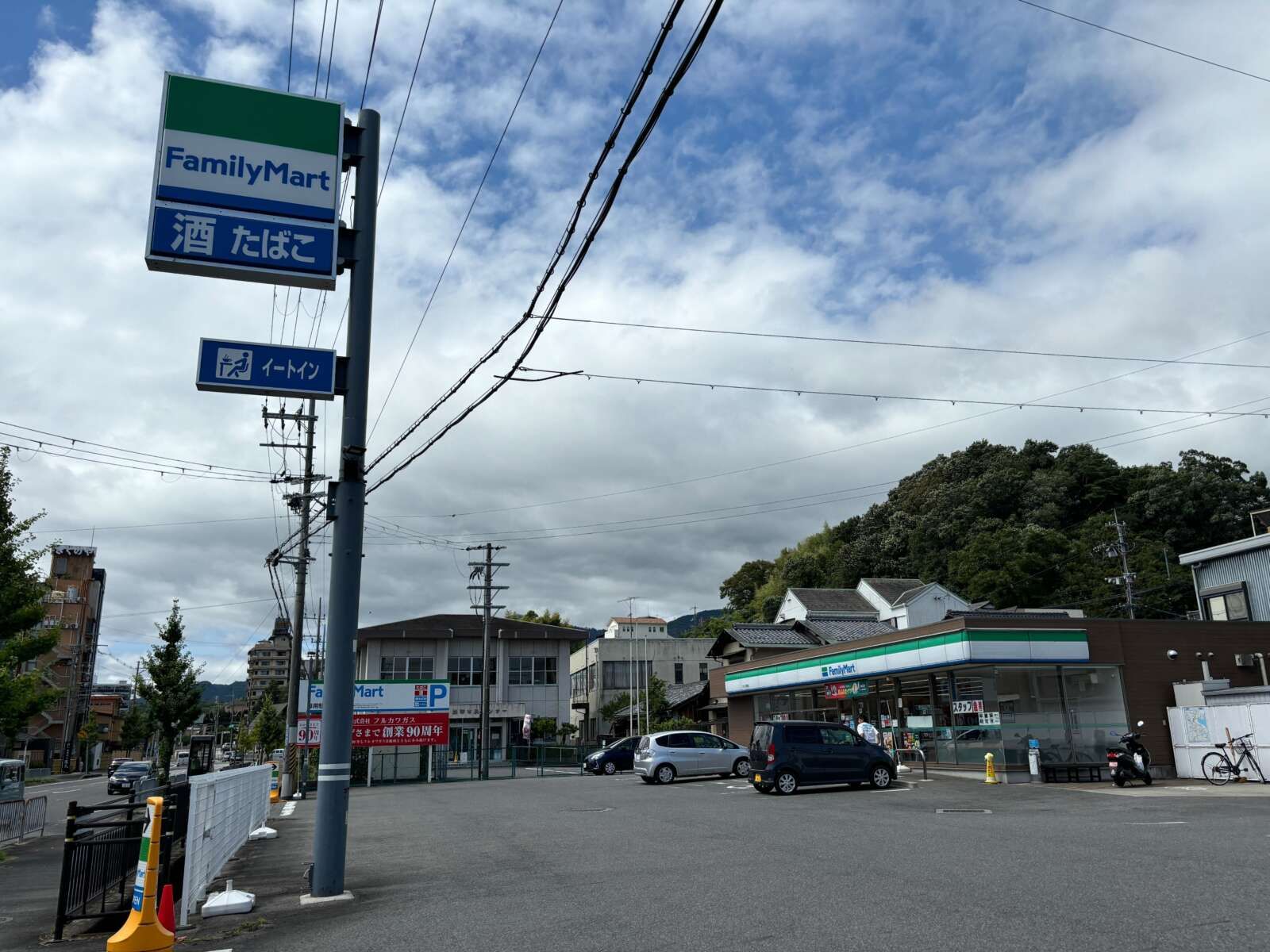 徒歩圏内にファミリーマートあり