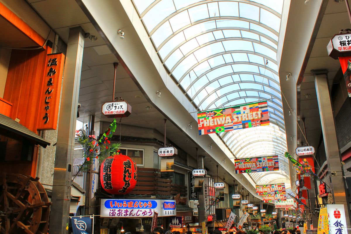 駅前の商店街