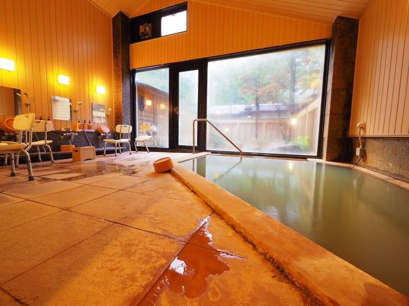 源泉掛け流しの濁り湯