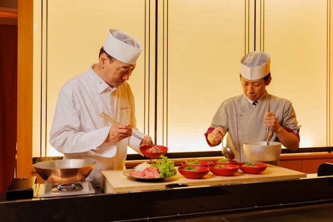 料亭や旅館等で多くの実績を持つ料理長の元で勤務