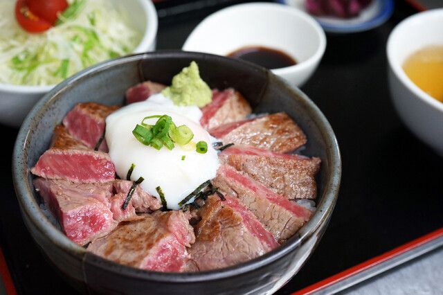 大型スーパー近くの焼き肉店も絶品！