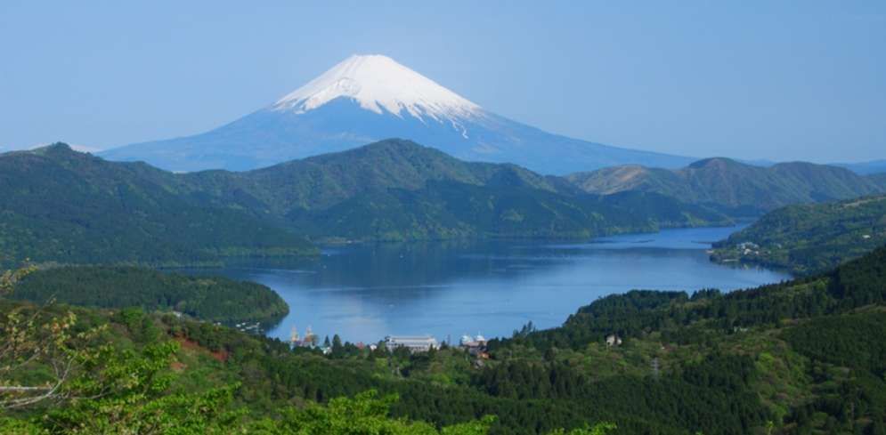 【芦ノ湖】芦ノ湖は四季折々の景色が楽しめる、とても美しい観光スポットです。富士山もとってもきれいに見えますよ♪