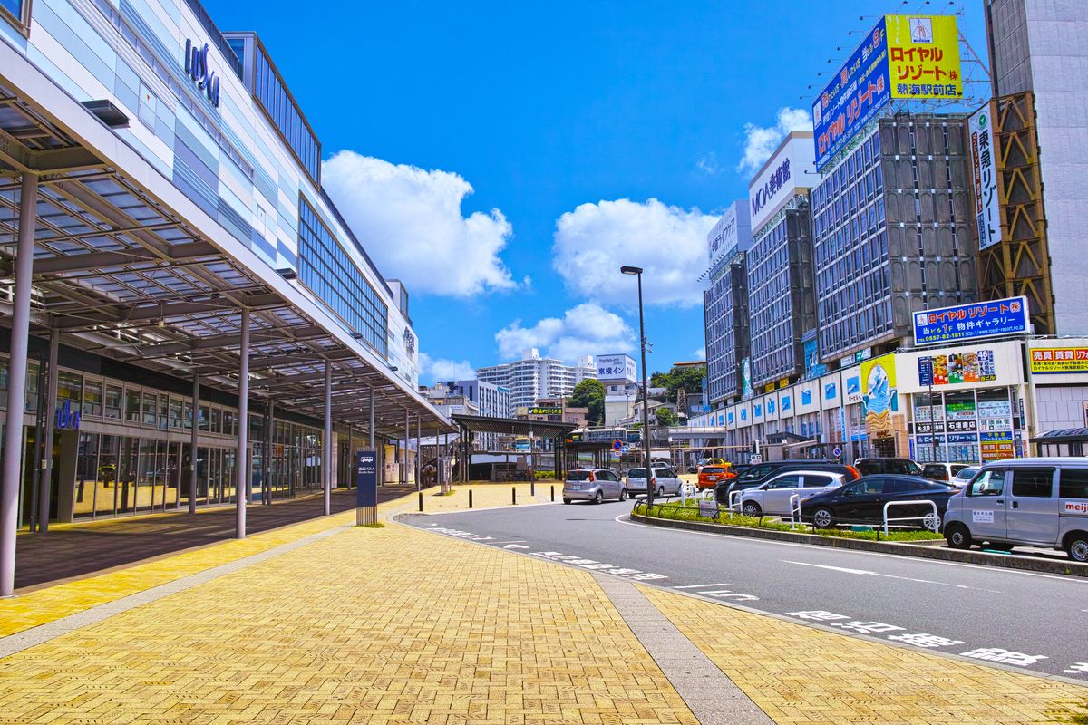 綺麗な熱海駅前