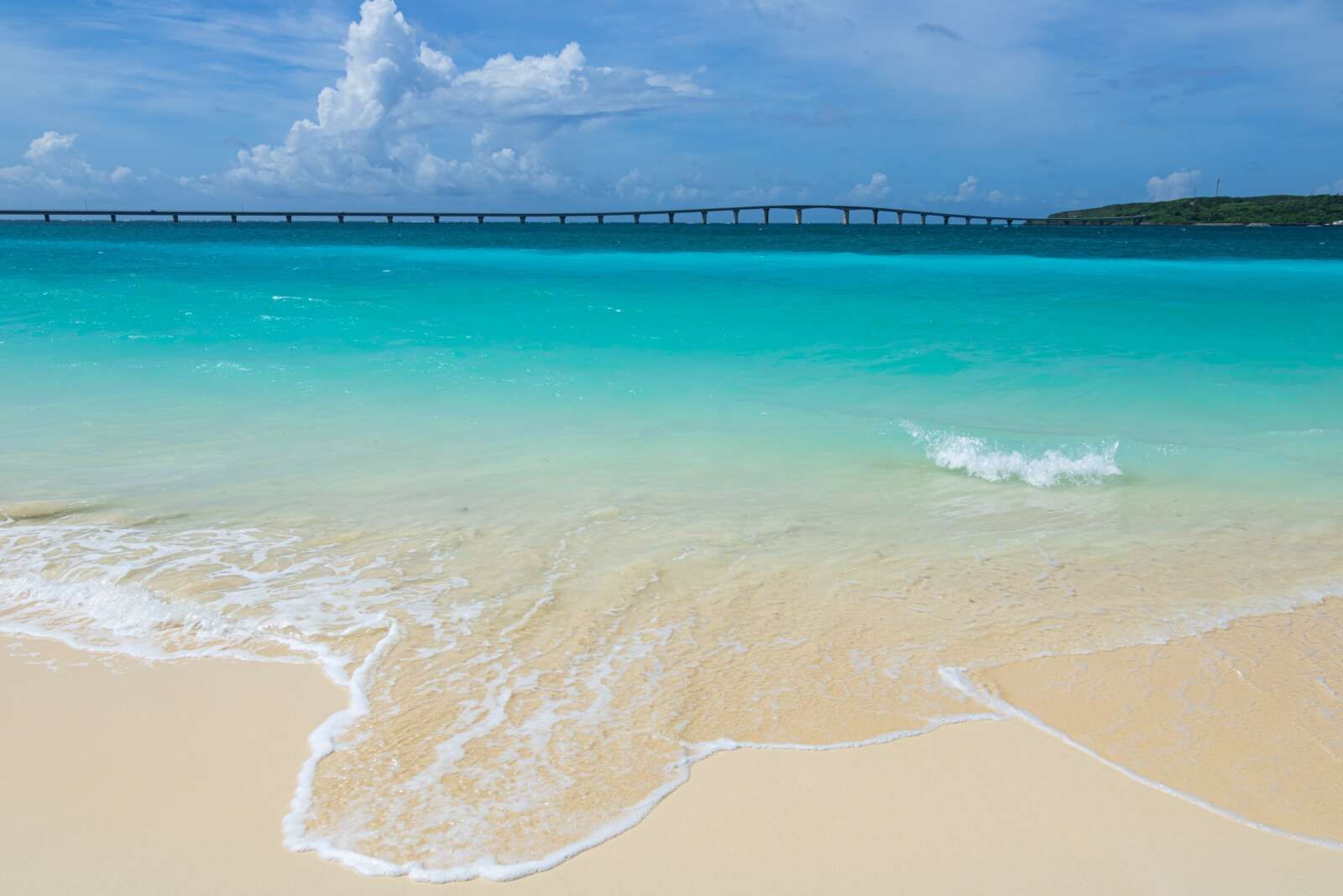 海の透明度は沖縄の中で抜群に綺麗です！