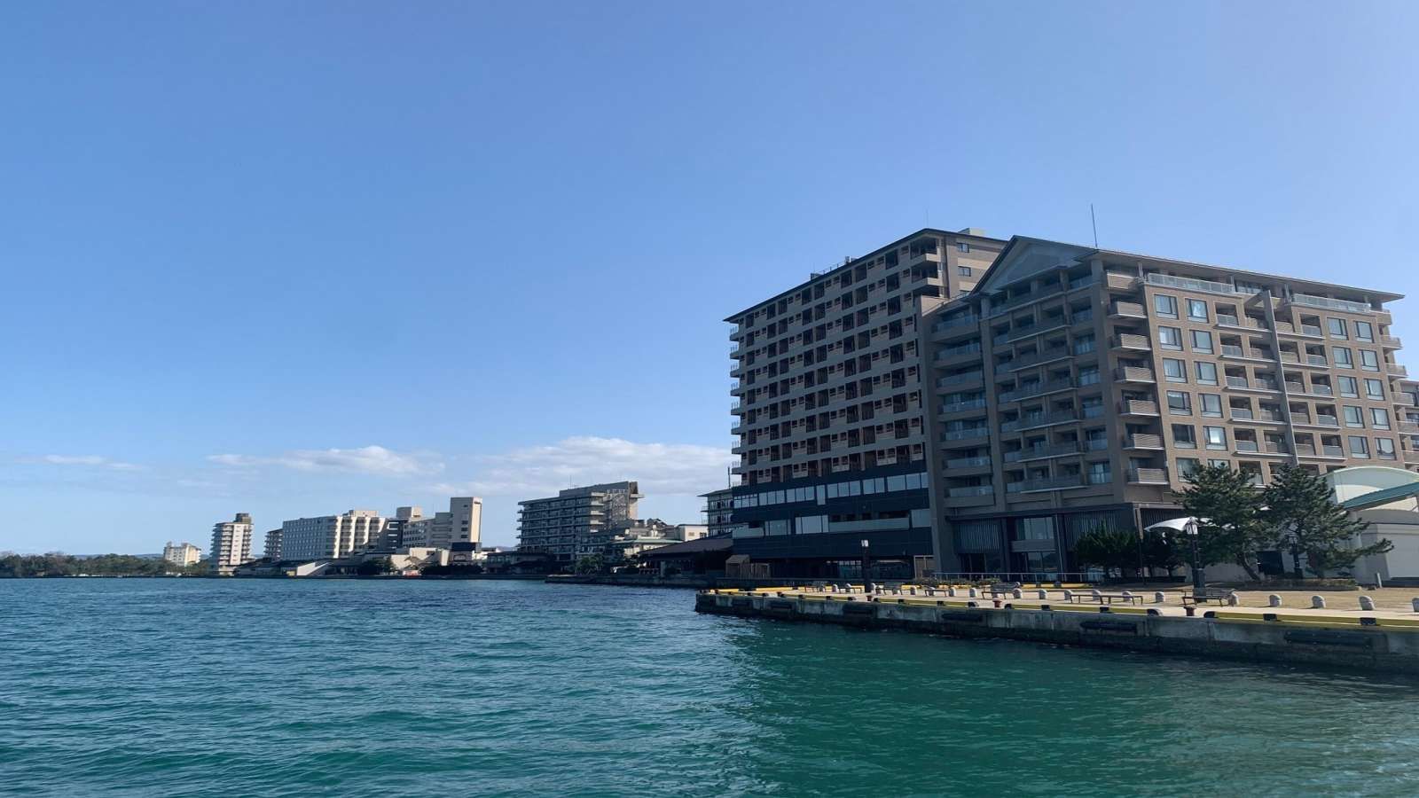 ホテル外観（海目の前！）