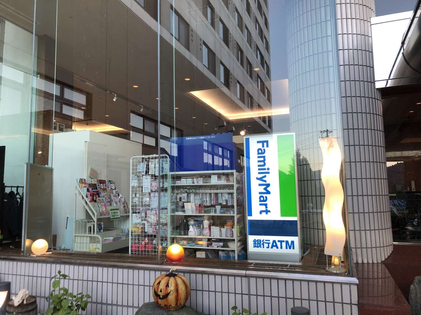 ホテルの１Fにはコンビニがあります