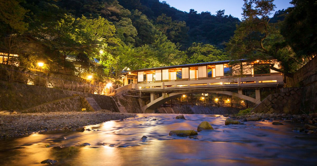 敷地内に川が流れています