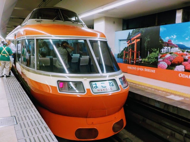 ロマンスカーに乗れば「新宿」へもアクセス◎