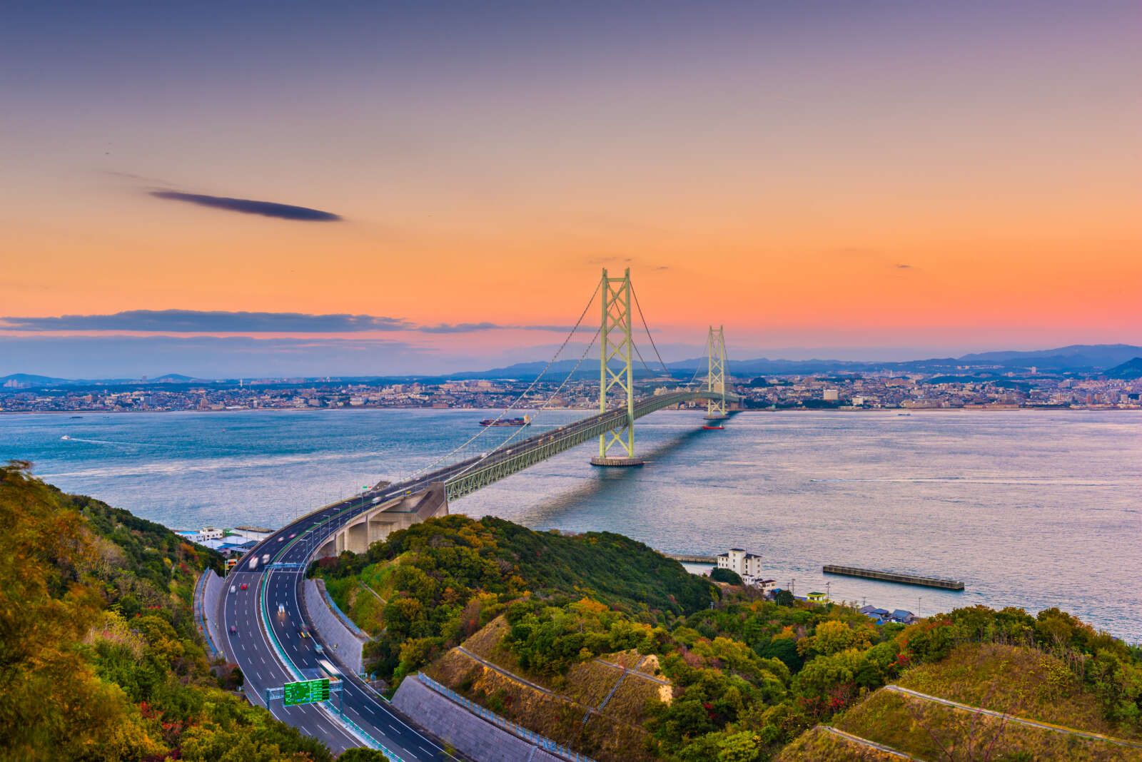 兵庫県・徳島県より橋で繋がっている離島　淡路島
