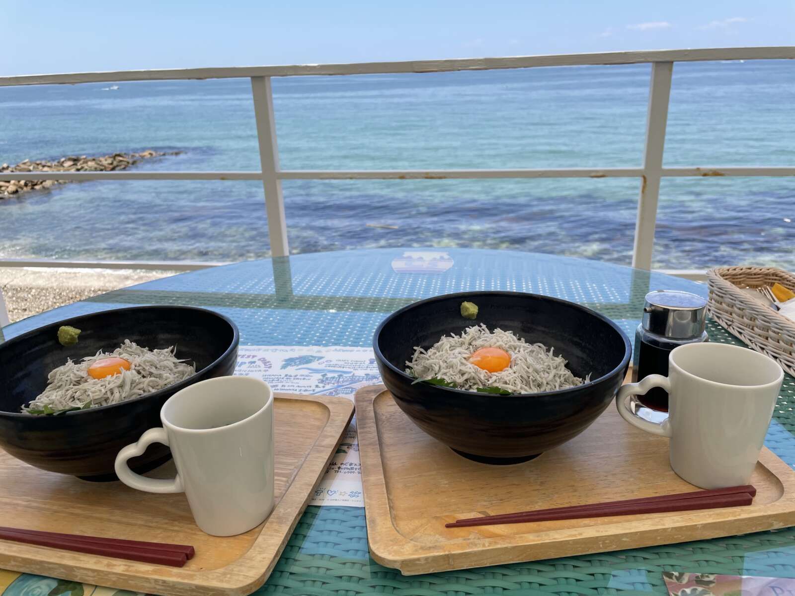 「人気グルメ：しらす丼」淡路島にいったら是非召し上がってください！