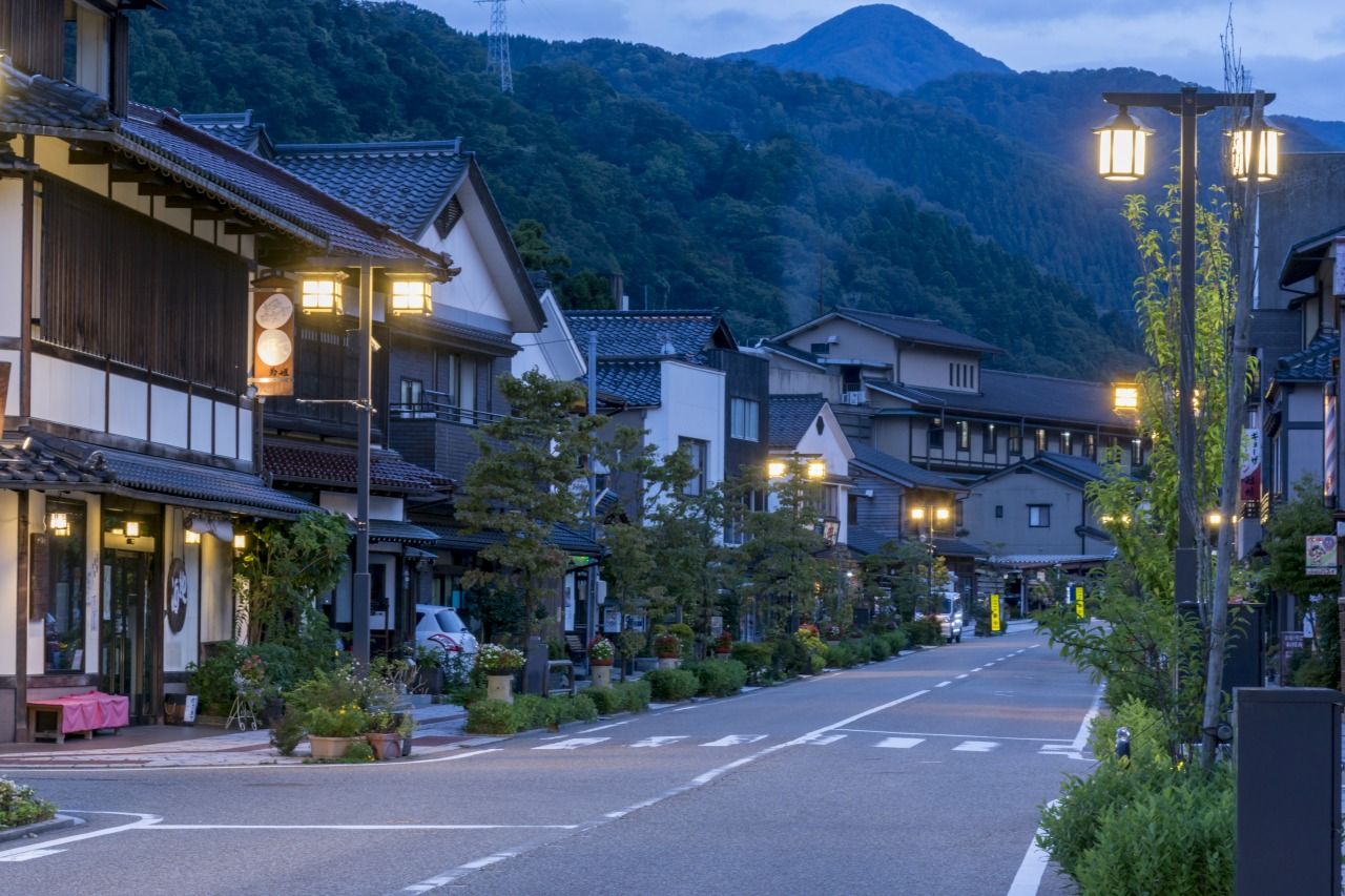 温泉街散策ができます