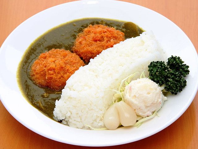 観光スポットに見立てた『黒部ダムカレー』人気のご当地グルメです、