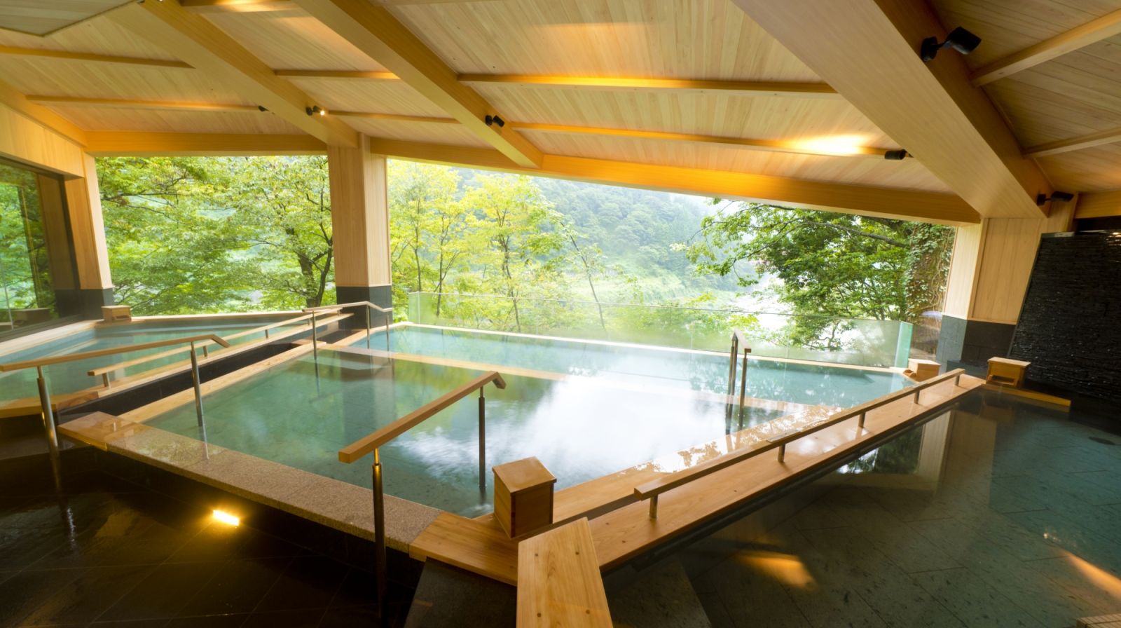 展望露天風呂「棚湯」　入浴可能です！