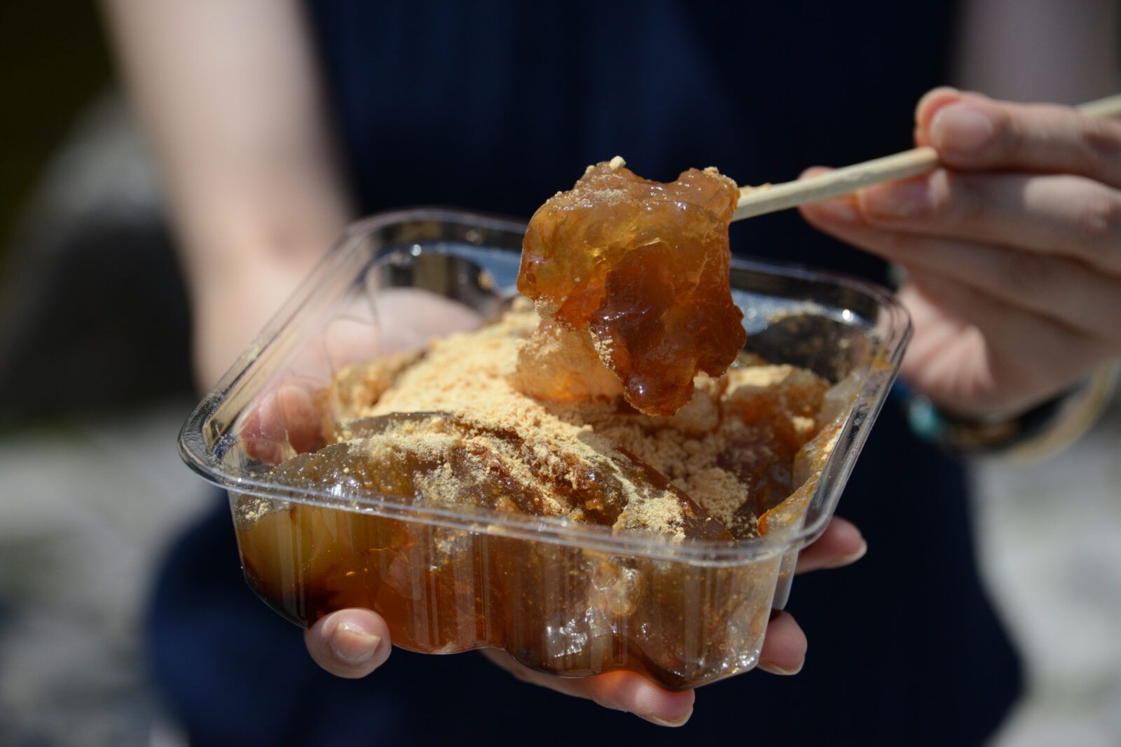----- 行列ができる人気わらび餅の専門店「いわきの早蕨」驚くほどトロトロのもっちりとした食感がクセになる～～　-----