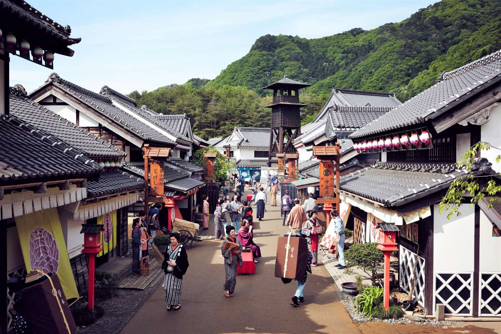 「日光江戸村」江戸の町並みを再現した広大なテーマパーク！迫力ある「忍者ショー」や華やかな「花魁道中」、江戸人になりきれる「変身衣装体験」、など体験型アトラクションが魅力！