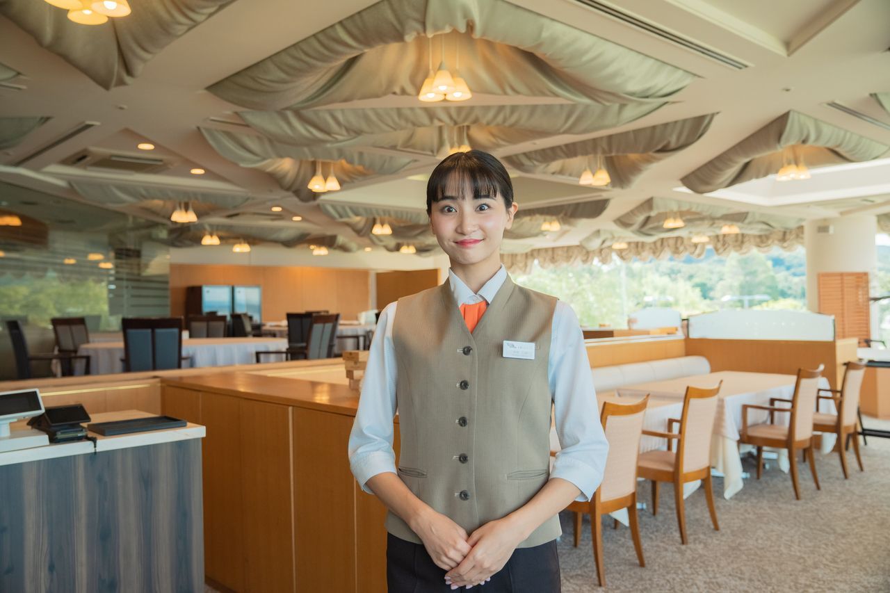 制服イメージ（レストラン女性）：弊社からも多数の方にご活躍いただいております！