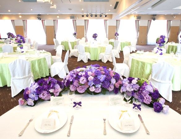 結婚式場も運営しております