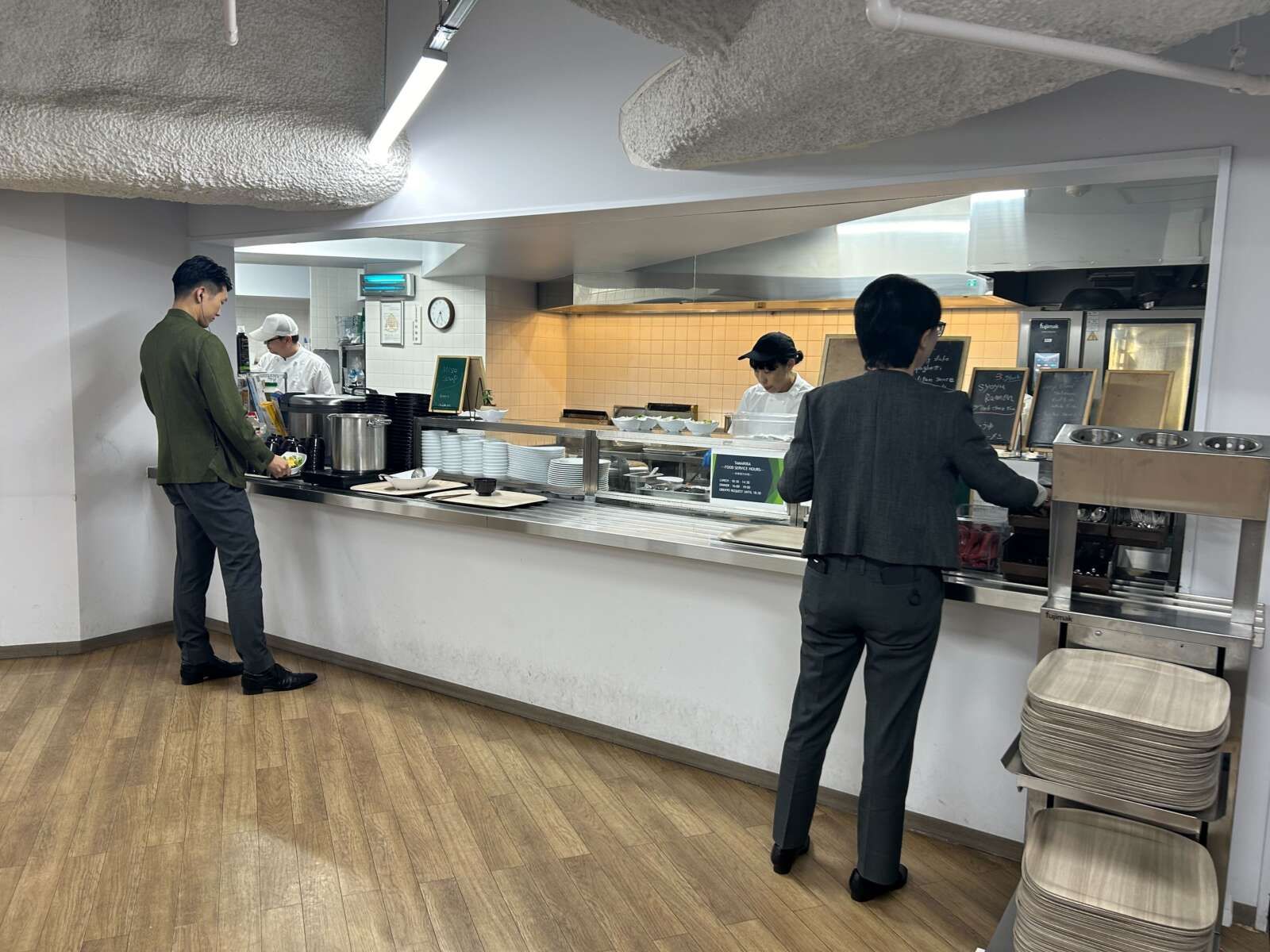 従業員食堂の様子