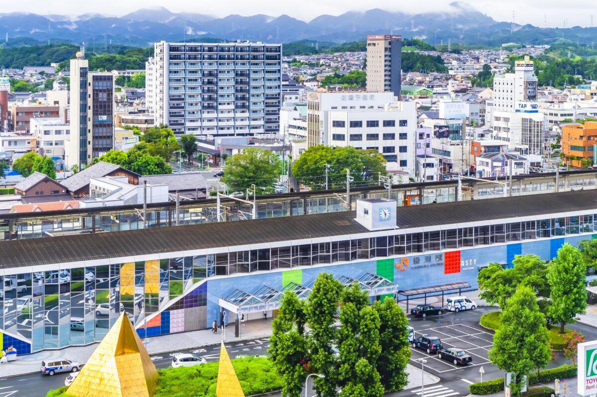 掛川駅、新幹線が通っています。